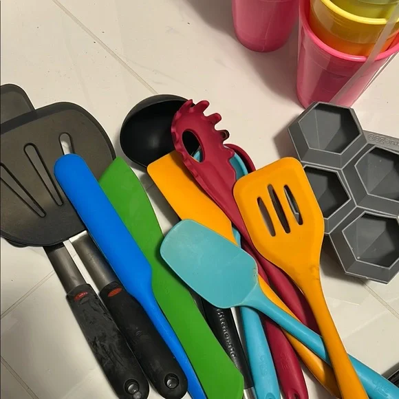 Colorful Kitchen Utensil Set - Picture 2 of 5